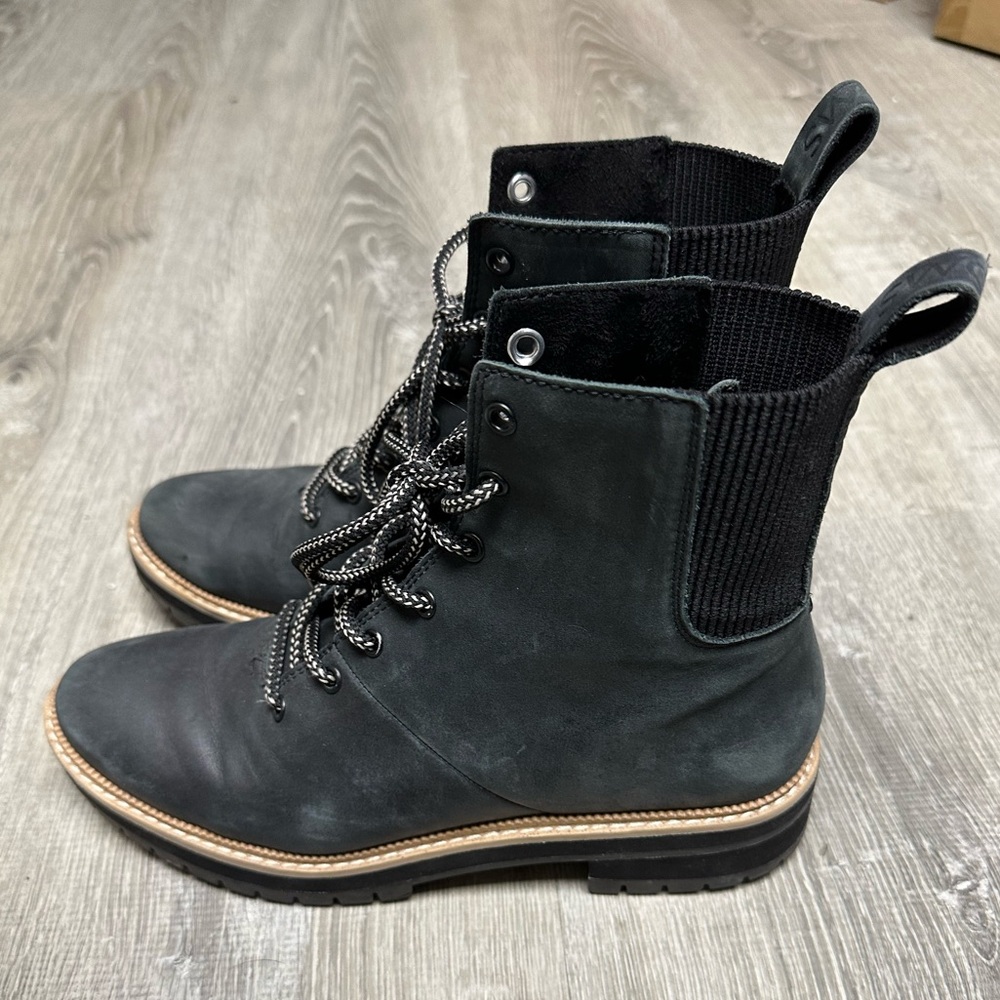 Tom’s Ionie Lace Up Boot Wmns 8.5